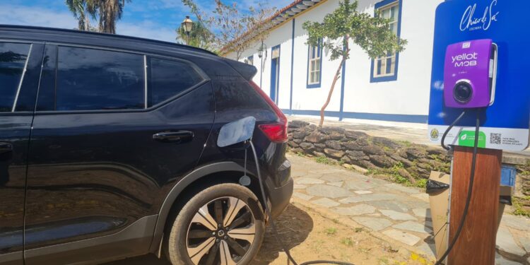 Pioneira no carregamento de veículos elétricos em Goiás, YellotMob chega a Pirenópolis