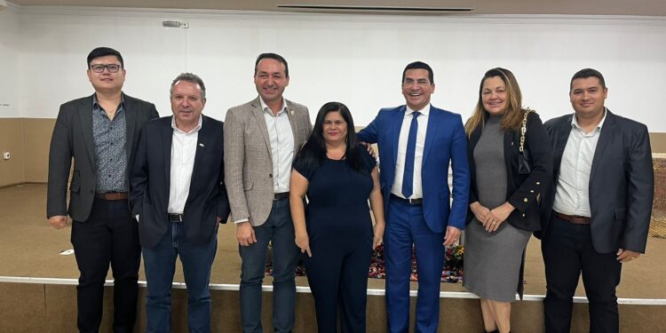 Sicoob UniCentro Norte Brasileiro entrega mais de 180 certificados de cursos de informática