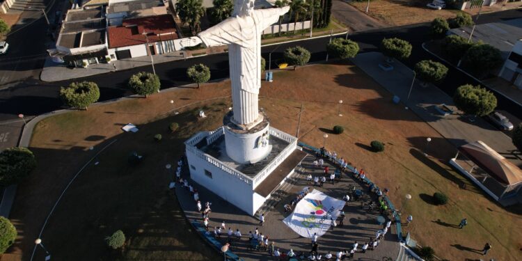 Cooperativas mobilizam 9 mil pessoas em Morrinhos para celebrar cultura da cooperação