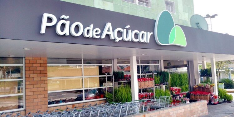 Economista explica possíveis cenários com a venda do Grupo Pão de Açúcar