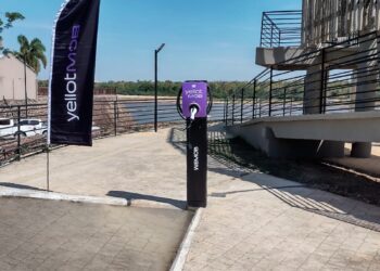 Carregamento para carros elétricos chega às margens do Rio Araguaia, em Aruanã (GO)