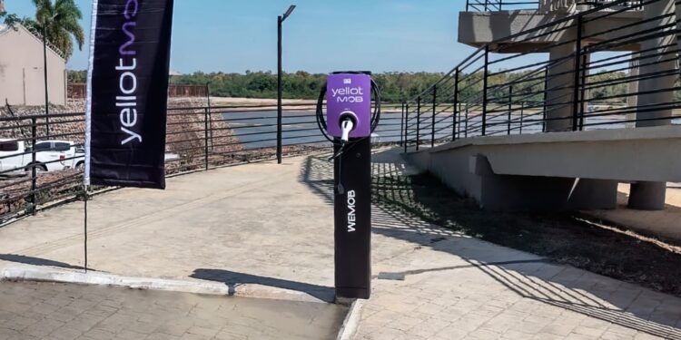Carregamento para carros elétricos chega às margens do Rio Araguaia, em Aruanã (GO)