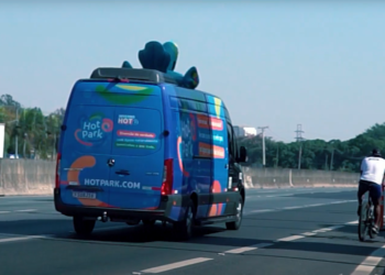 Hot Park explora roadtrip de Curitiba a Rio Quente em campanha com tiktoker Bruno Guilherme