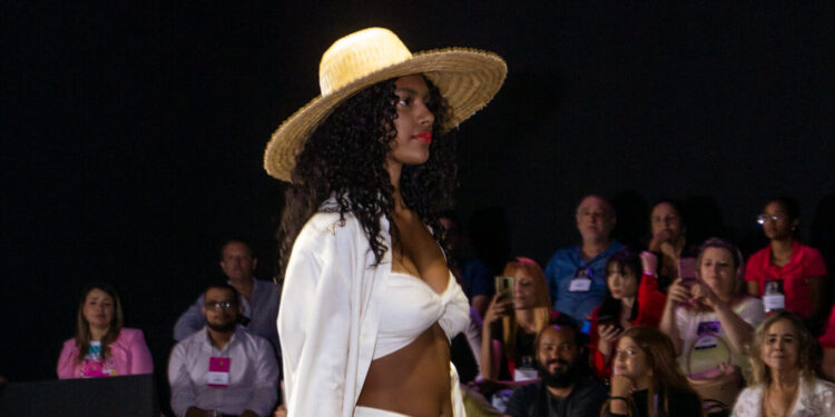 Mega Moda promove esquenta pré Amarê Fashion com desfile
