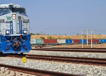 Brado e Rumo fazem a primeira viagem de contêineres da Ferrovia Norte-Sul