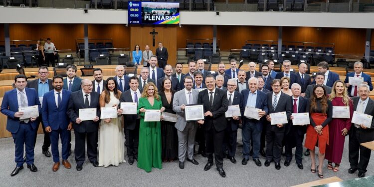 Acieg recebe homenagem por seu aniversário de 86 anos