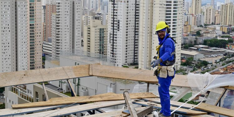 Seguro, no alto e além