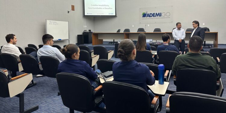 Ademi Qualifica realiza curso sobre crédito imobiliário