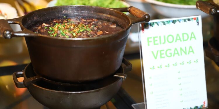 Tradicional feijoada do hotel Windsor Plaza Brasília apresenta novidade no seu buffet