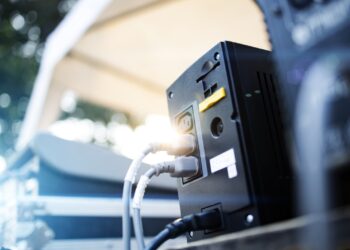 Proteja seus eletrônicos de descargas ou quedas de energia