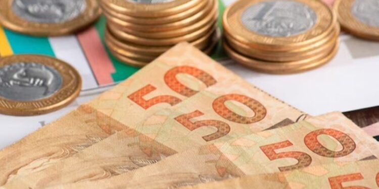 13° salário se aproxima: empresas devem pagar primeira parcela até o dia 30 de novembro