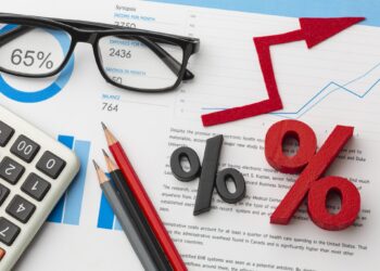 39,5% dos contratos firmados com bancos e empresas de crédito são abusivos, aponta relatório