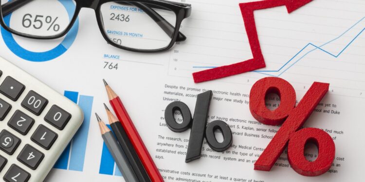 39,5% dos contratos firmados com bancos e empresas de crédito são abusivos, aponta relatório