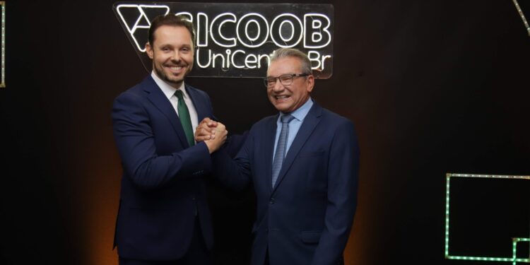 Diogo Mafia toma posse como diretor-presidente do Sicoob UniCentro Br