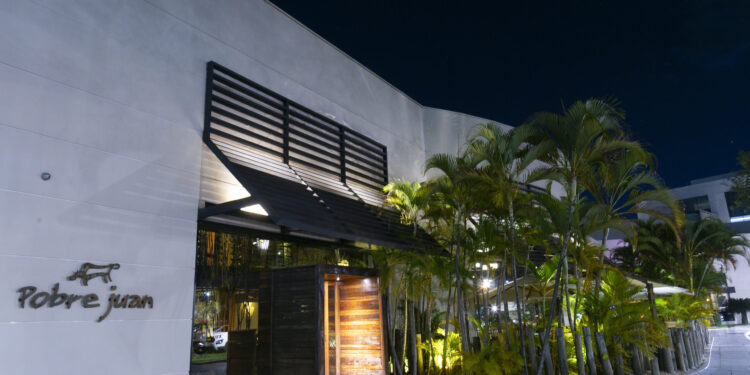 Pobre Juan Brasília recebe certificação Green Kitchen pela qualidade sustentável