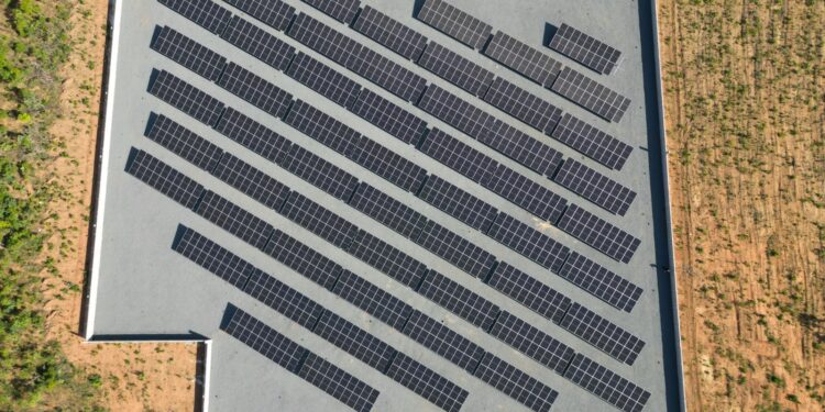Sicoob UniCentro Br inaugura primeiro parque de energia solar 100% digital do Brasil
