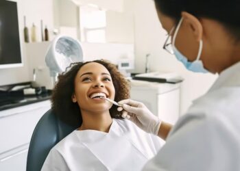 Inteligência artificial auxilia implantes dentários sem corte em Goiânia