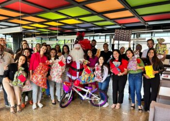 Natal Solidário: colaboradores da Rizzo Imobiliária adotam cartinhas da campanha Papai Noel dos Correios