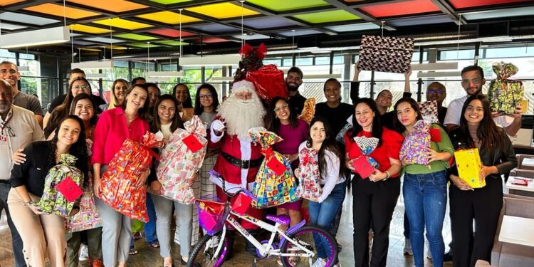 Natal Solidário: colaboradores da Rizzo Imobiliária adotam cartinhas da campanha Papai Noel dos Correios