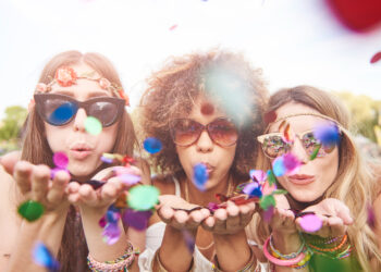 75% dos bares e restaurantes que vão abrir no Carnaval esperam faturar mais que em 2023