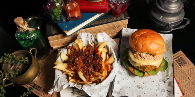 Vassoura Quebrada, restaurante temático do mundo bruxo, chega a Goiânia