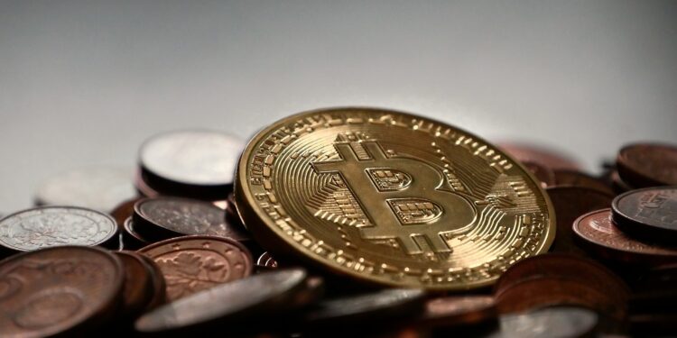 Investidor de criptomoedas no exterior será tributado em 15% e não terá isenção em 2024