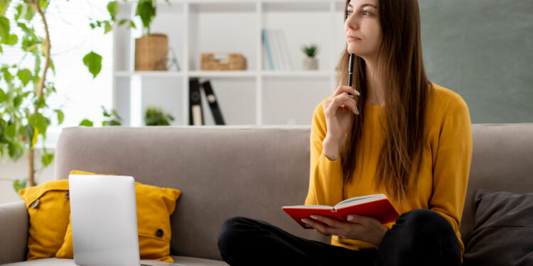 Nem estuda, nem trabalha: causas e desafios da geração “nem-nem” no Brasil