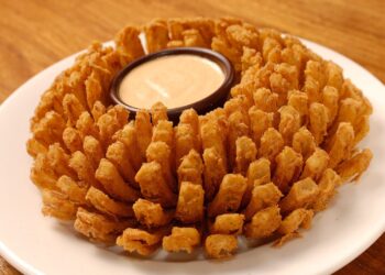 Outback promove a 17ª edição do Bloomin’ Day em parceria com a Make-A-Wish Brasil®