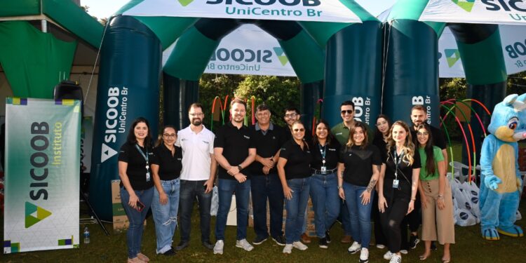 Voluntários do Sicoob UniCentro Br doam mais de 1800 horas em programa de benefício social