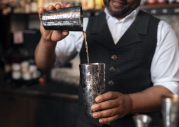 Bares e restaurantes fecharam 2023 com 170 mil novos empregos