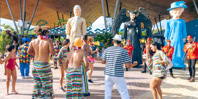 Hot Park terá Carnafolia para toda a família durante o feriado