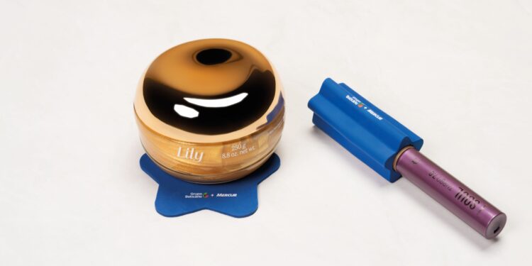 Mercur e Grupo Boticário produzem acessórios para PCDs em projeto inédito no mercado de beleza