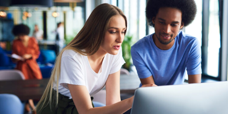 Projeto visa capacitar e encaminhar jovens goianos ao mercado de trabalho de forma gratuita