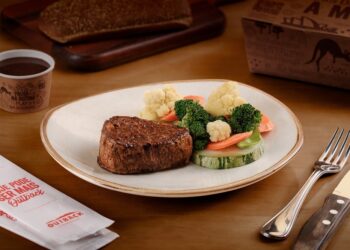 Outback presenteia fãs com sua famosa faca para steaks
