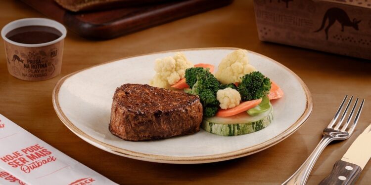 Outback presenteia fãs com sua famosa faca para steaks