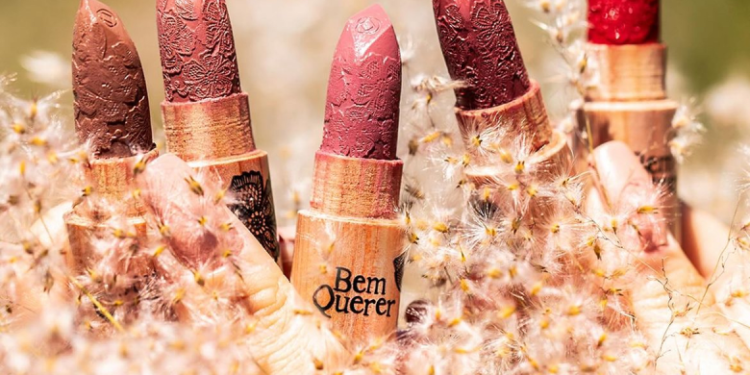 Dalla, marca goiana, lança linha inédita de maquiagem zero plástico