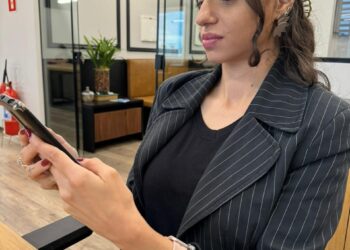 Mulheres usam mais a tecnologia para cuidar da saúde em Goiás, aponta levantamento