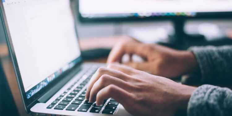 Portal de Vagas da Sólides oferece mais de 800 oportunidades de emprego em Brasília e região