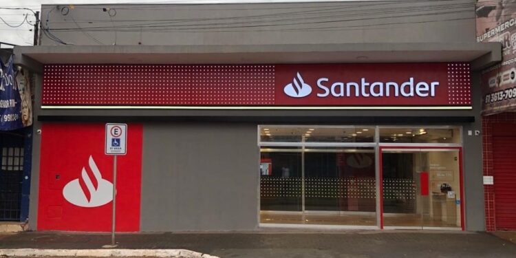 Santander expande rede no Centro-Oeste e inaugura agência em Águas Lindas