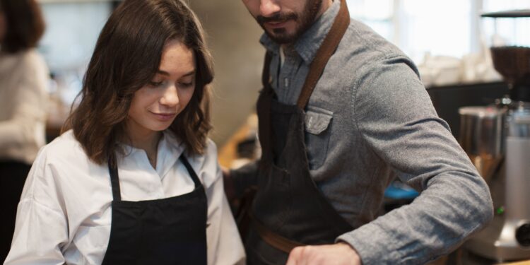 Número de bares e restaurantes operando em prejuízo atinge o maior índice desde março de 2023