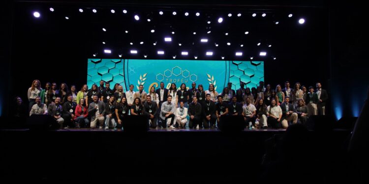 Central Sicoob Uni reconhece e premia cooperativas filiadas no Troféu Colmeia