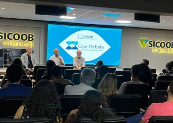 Cine-debate: projeto do Sicoob UniCentro Br fomenta discussões sobre saúde por meio do cinema