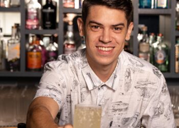 Bartender goiano apresenta coquetel premiado em evento especial do Zimbro Cocktails & Co