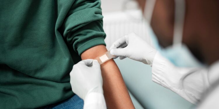 Em parceria com Hemocentro de Goiás, Sicoob UniCentro Br disponibiliza unidade móvel para coleta de sangue