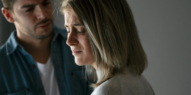 Grupo de mulheres discute como identificar relações abusivas e violência psicológica