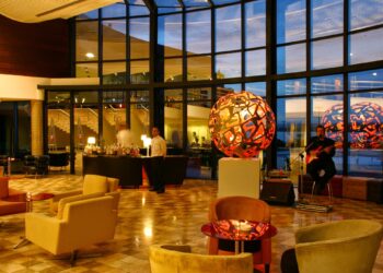 Dia dos Namorados: Royal Tulip Brasília Alvorada oferece pacote com jantar temático e música ao vivo