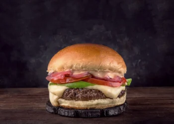 T.T. Burguer chega a Goiânia com cardápio assinado pelo renomado chef Tomas Troisgros