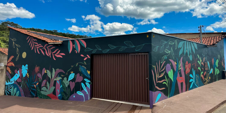 Turismo ganha arte muralista, em Pirenópolis