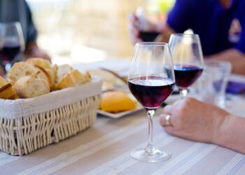 Vinhos premiados do Cerrado Brasileiro são destaques em evento que reúne jazz e gastronomia em Pirenópolis