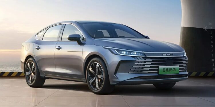 BYD lança King, seu mais novo sedã híbrido, em duas versões